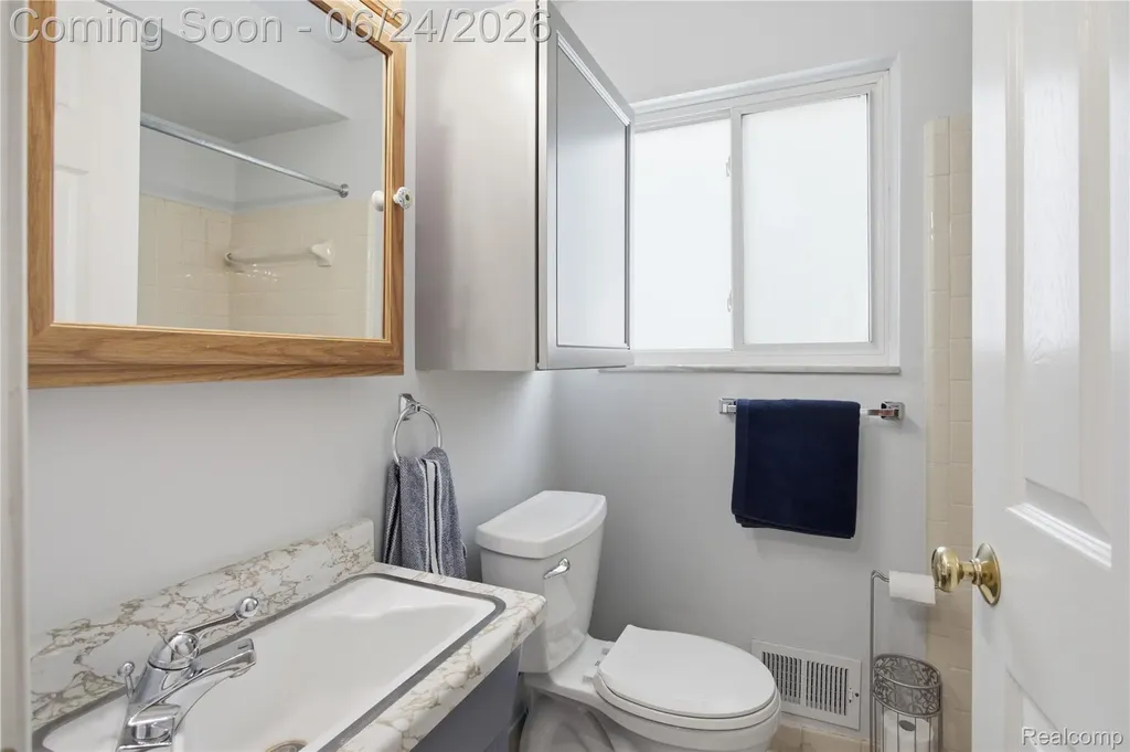 20644 Hollywood Street Harper Woods City MI 48225