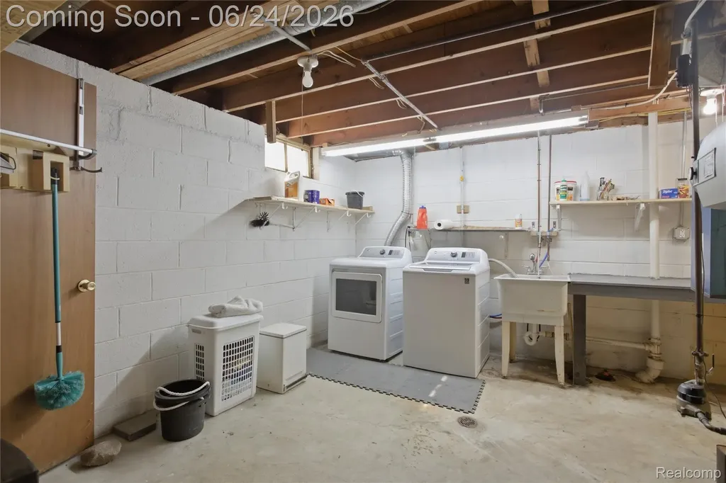 20644 Hollywood Street Harper Woods City MI 48225