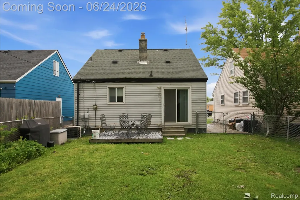 20644 Hollywood Street Harper Woods City MI 48225