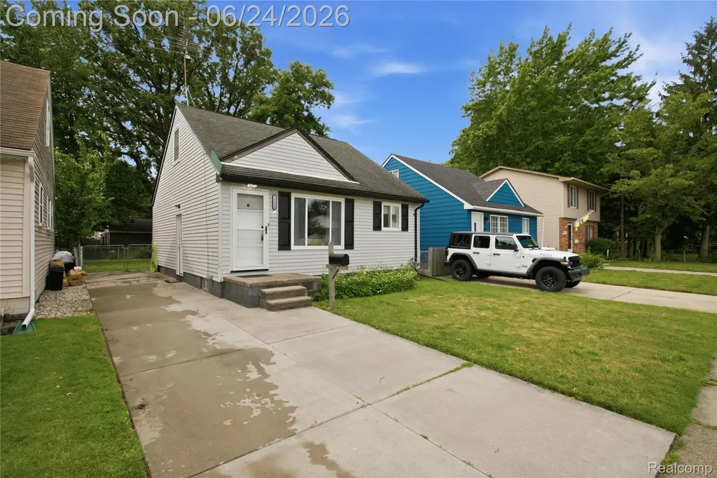 20644 Hollywood Street Harper Woods City MI 48225