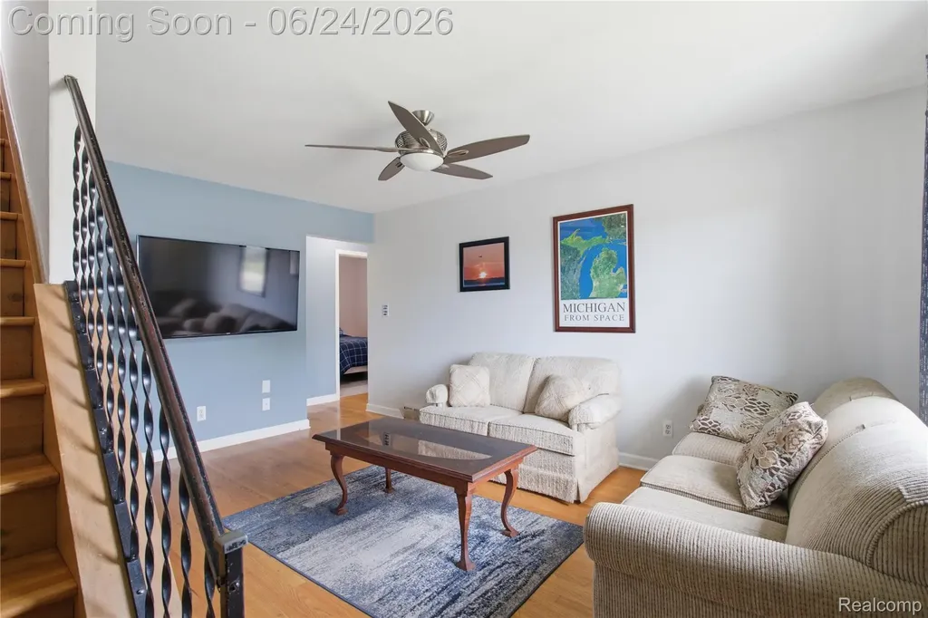 20644 Hollywood Street Harper Woods City MI 48225