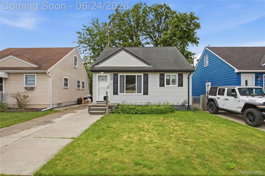 20644 Hollywood Street Harper Woods City MI 48225