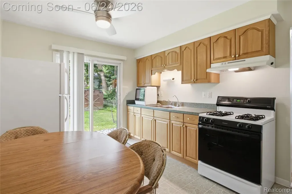 20644 Hollywood Street Harper Woods City MI 48225