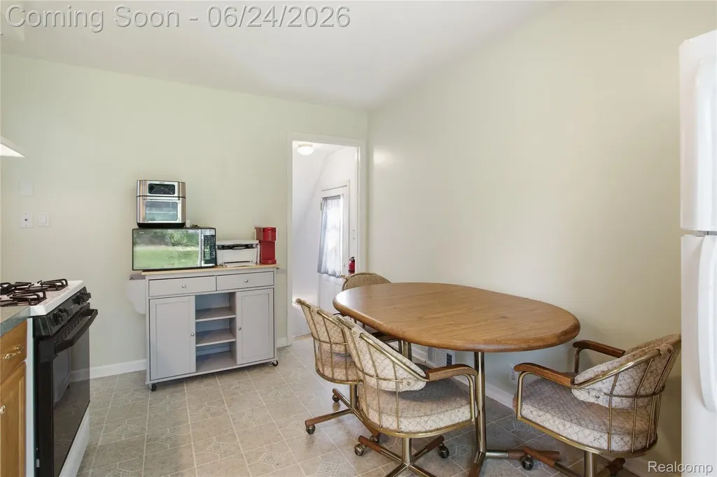 20644 Hollywood Street Harper Woods City MI 48225