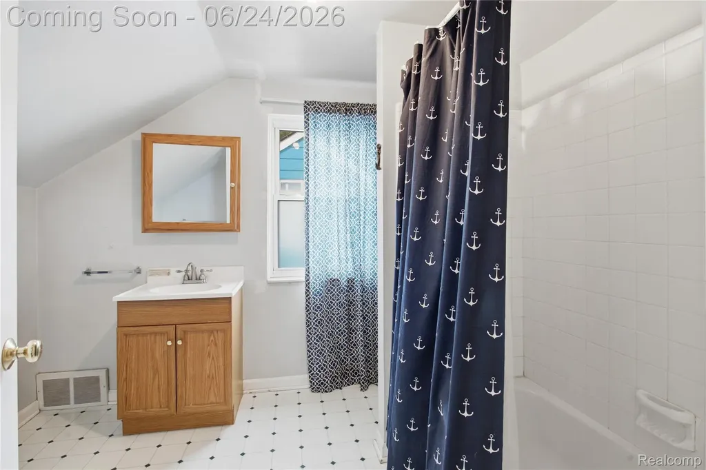 20644 Hollywood Street Harper Woods City MI 48225