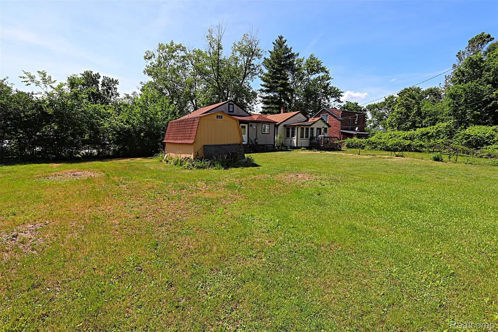 19336 Centralia Redford Charter Township MI 48240