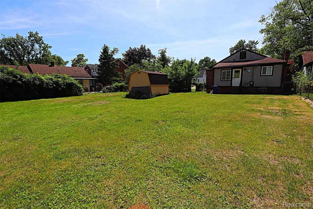 19336 Centralia Redford Charter Township MI 48240