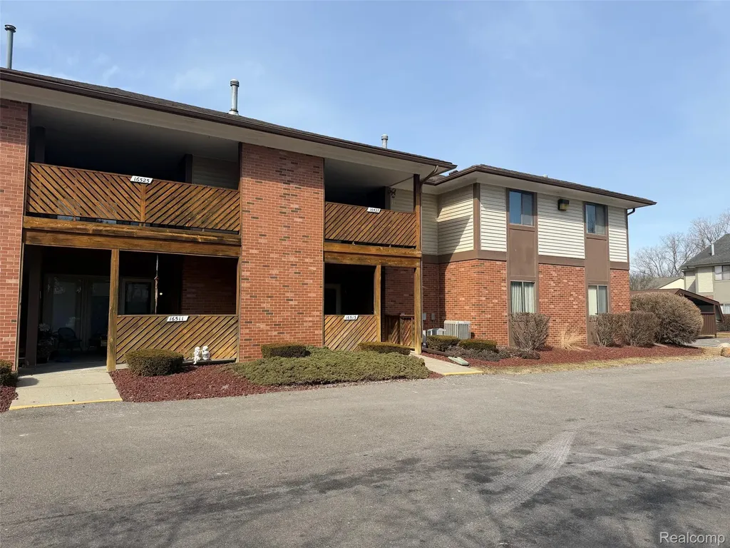 16525 Woodlane Fraser City MI 48026