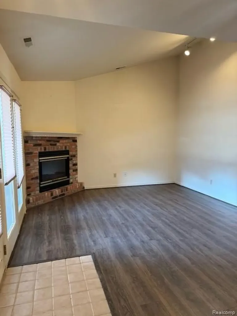 16525 Woodlane Fraser City MI 48026