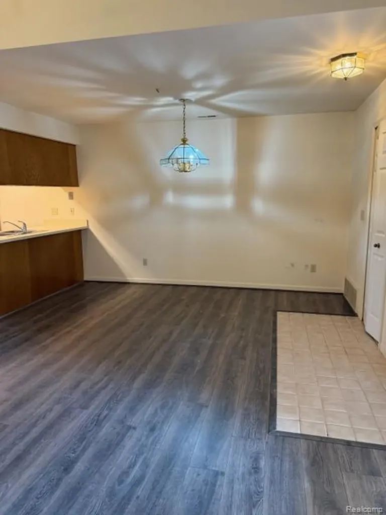 16525 Woodlane Fraser City MI 48026