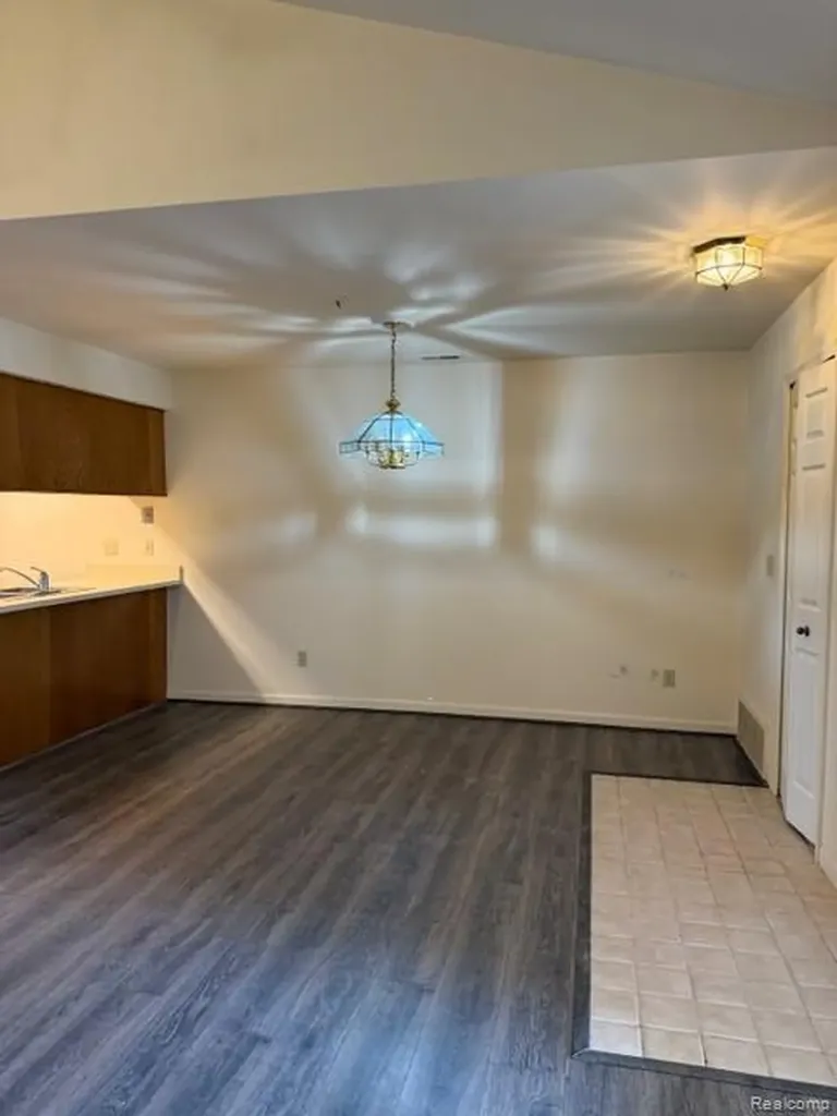 16525 Woodlane Fraser City MI 48026