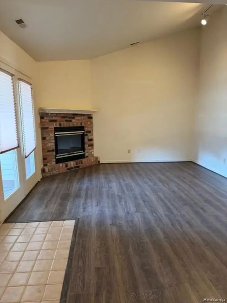 16525 Woodlane Fraser City MI 48026