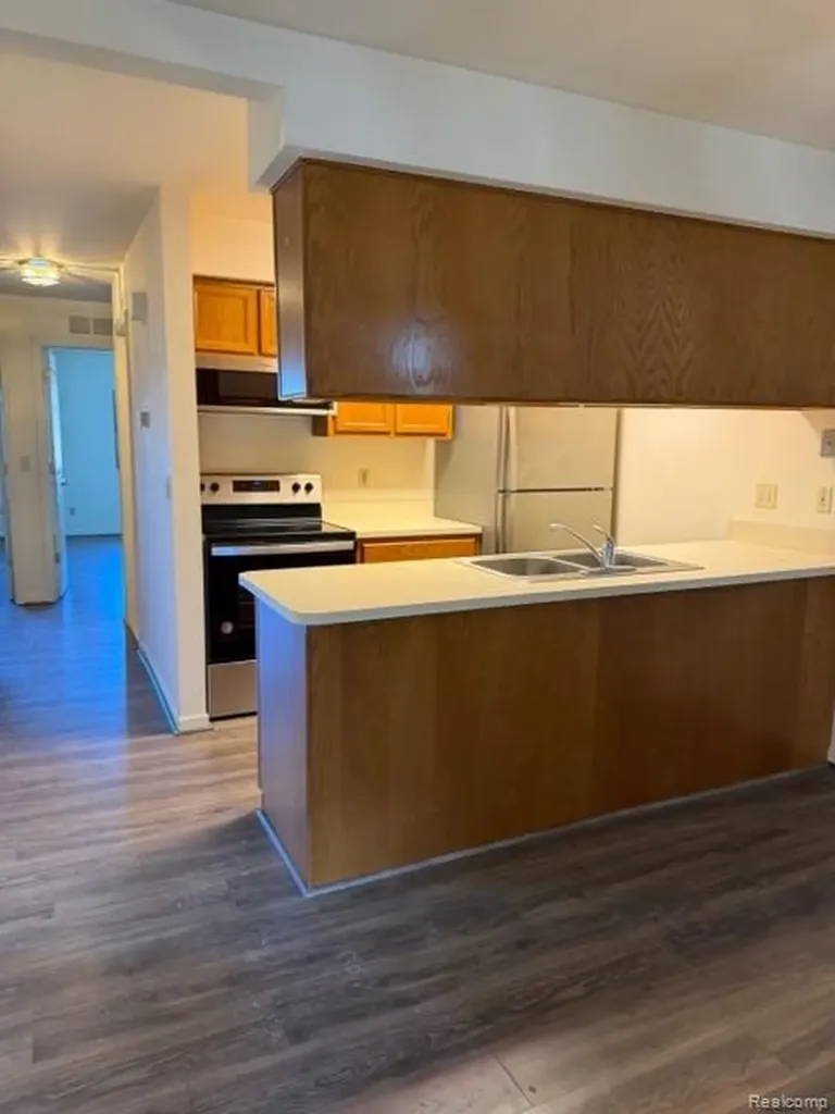 16525 Woodlane Fraser City MI 48026