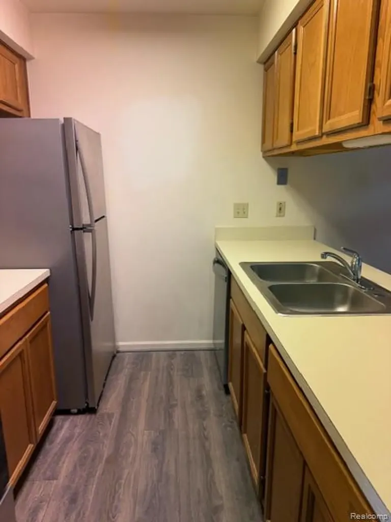 16525 Woodlane Fraser City MI 48026