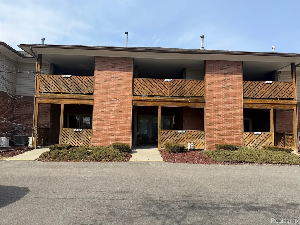 16525 Woodlane Fraser City MI 48026