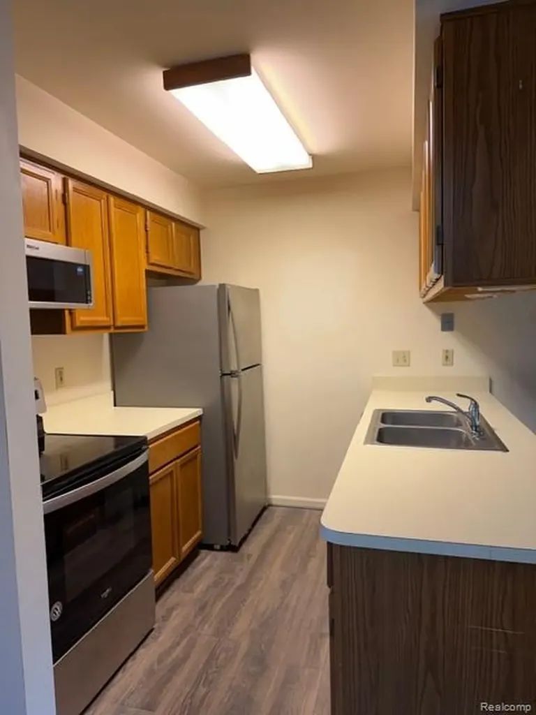 16525 Woodlane Fraser City MI 48026
