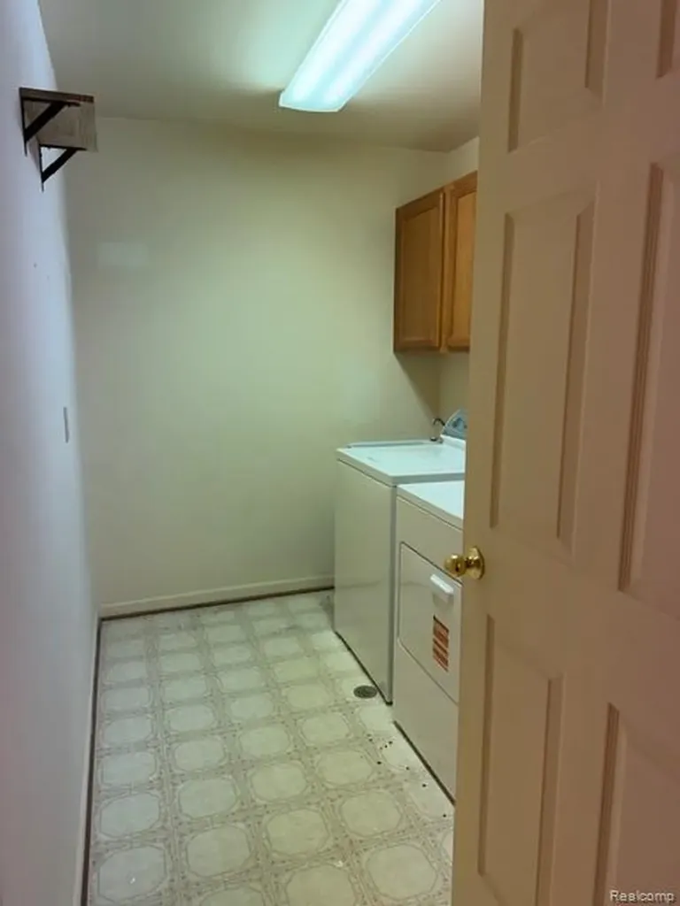 16525 Woodlane Fraser City MI 48026