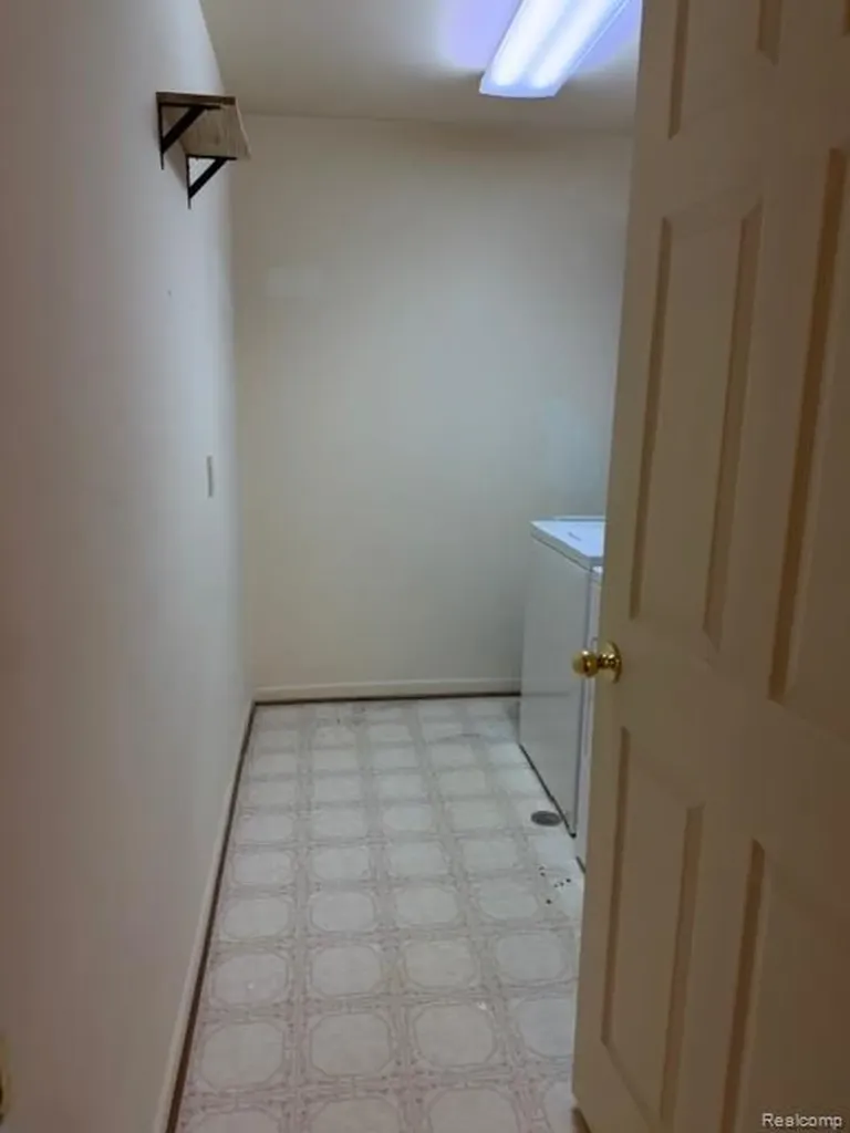 16525 Woodlane Fraser City MI 48026