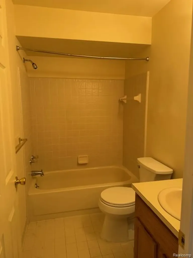 16525 Woodlane Fraser City MI 48026