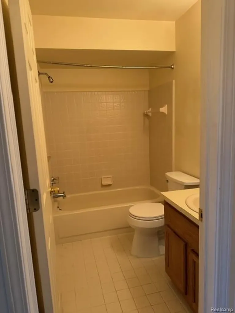 16525 Woodlane Fraser City MI 48026