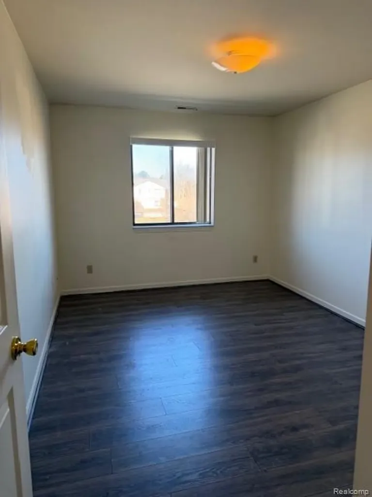 16525 Woodlane Fraser City MI 48026