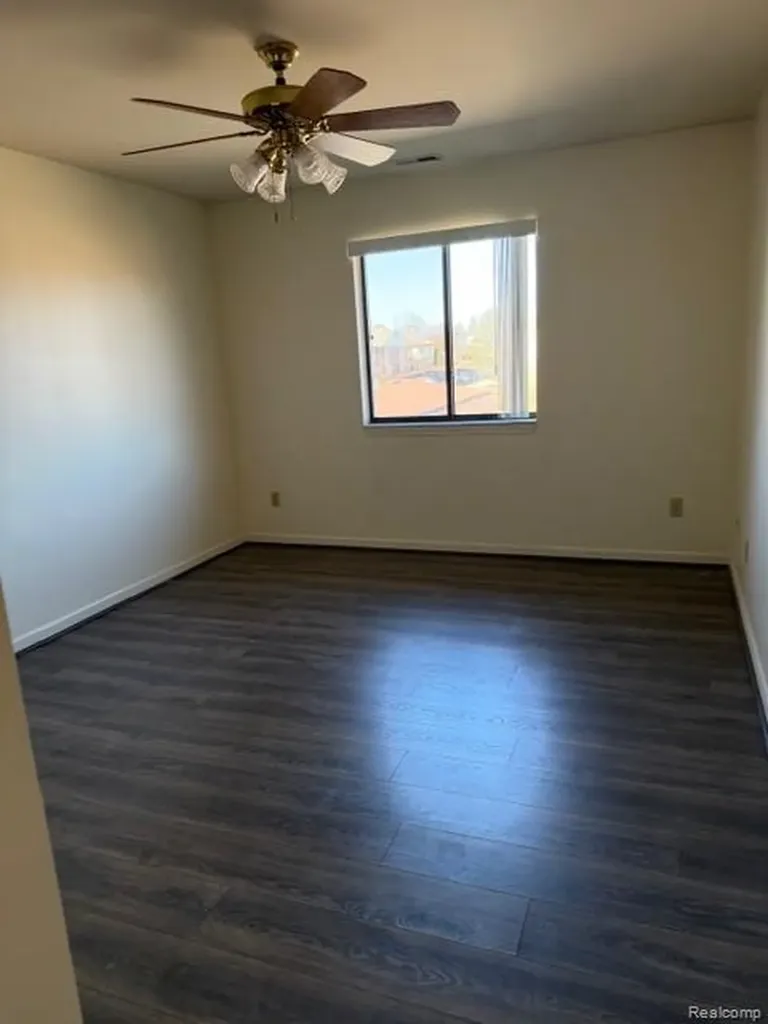 16525 Woodlane Fraser City MI 48026