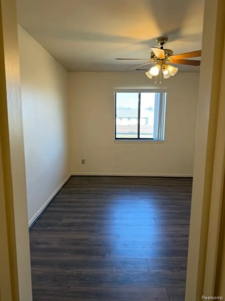 16525 Woodlane Fraser City MI 48026