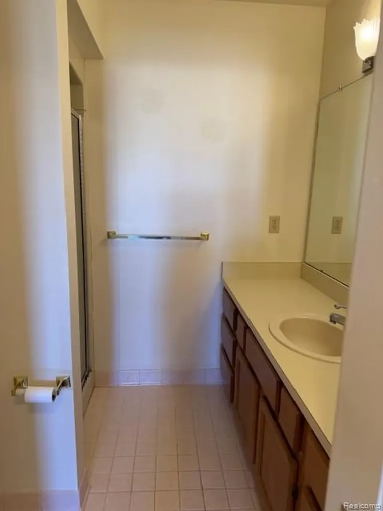 16525 Woodlane Fraser City MI 48026