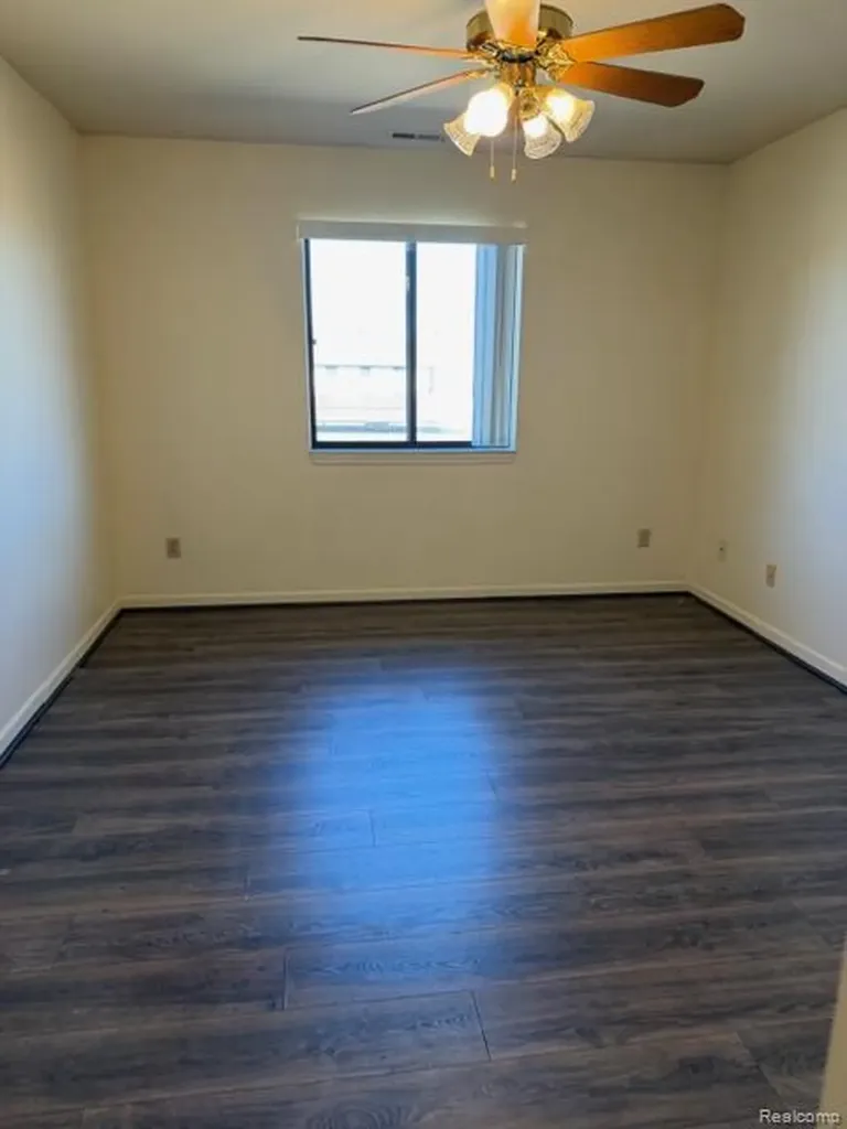 16525 Woodlane Fraser City MI 48026