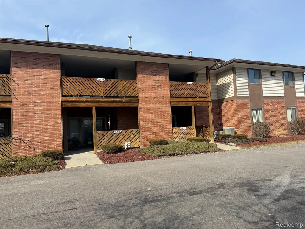 16525 Woodlane Fraser City MI 48026