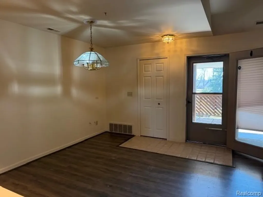 16525 Woodlane Fraser City MI 48026