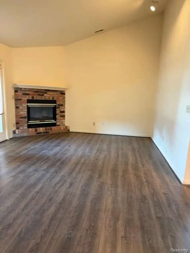 16525 Woodlane Fraser City MI 48026