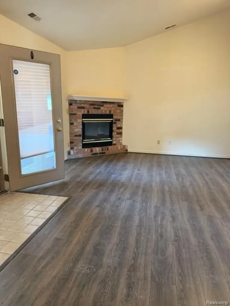 16525 Woodlane Fraser City MI 48026