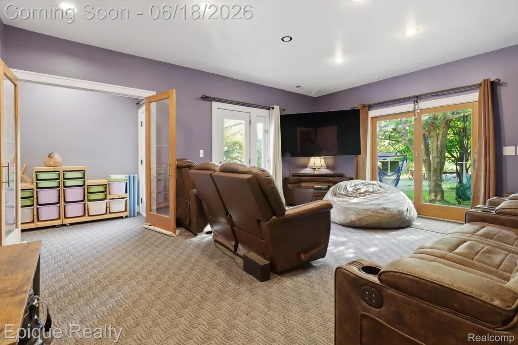 21085 Metroview Road Farmington Hills City MI 48335
