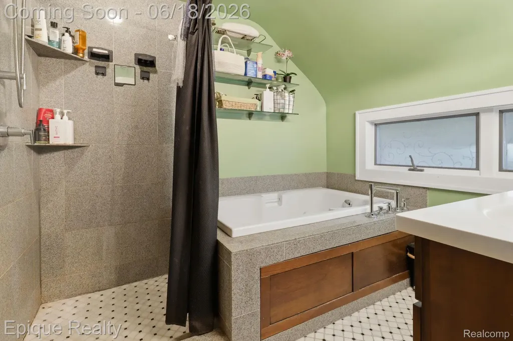 21085 Metroview Road Farmington Hills City MI 48335