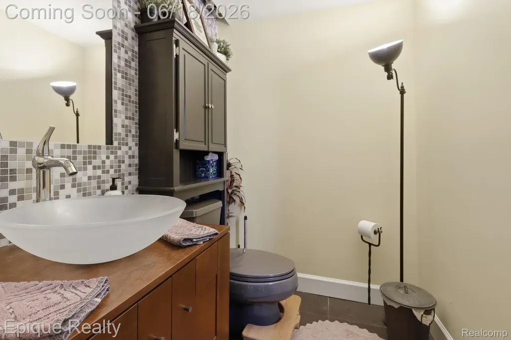 21085 Metroview Road Farmington Hills City MI 48335