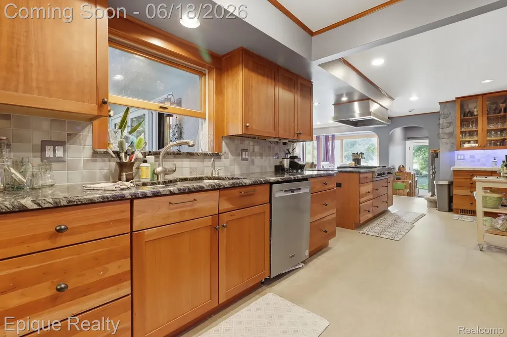 21085 Metroview Road Farmington Hills City MI 48335