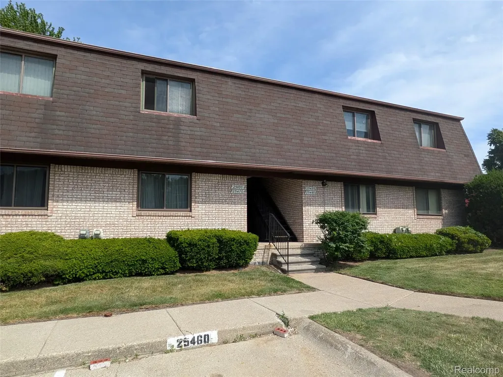25470 Quarter Deck Street Harrison Charter Township MI 48045