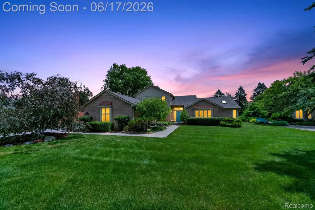1236 Chaffer Drive Rochester Hills City MI 48306