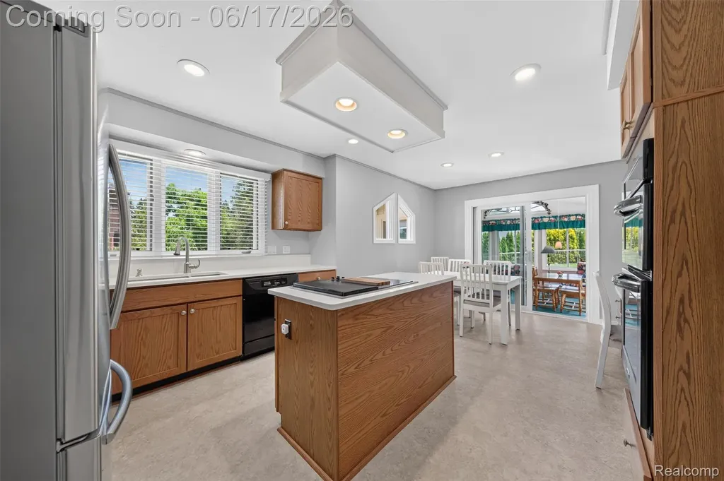 1236 Chaffer Drive Rochester Hills City MI 48306