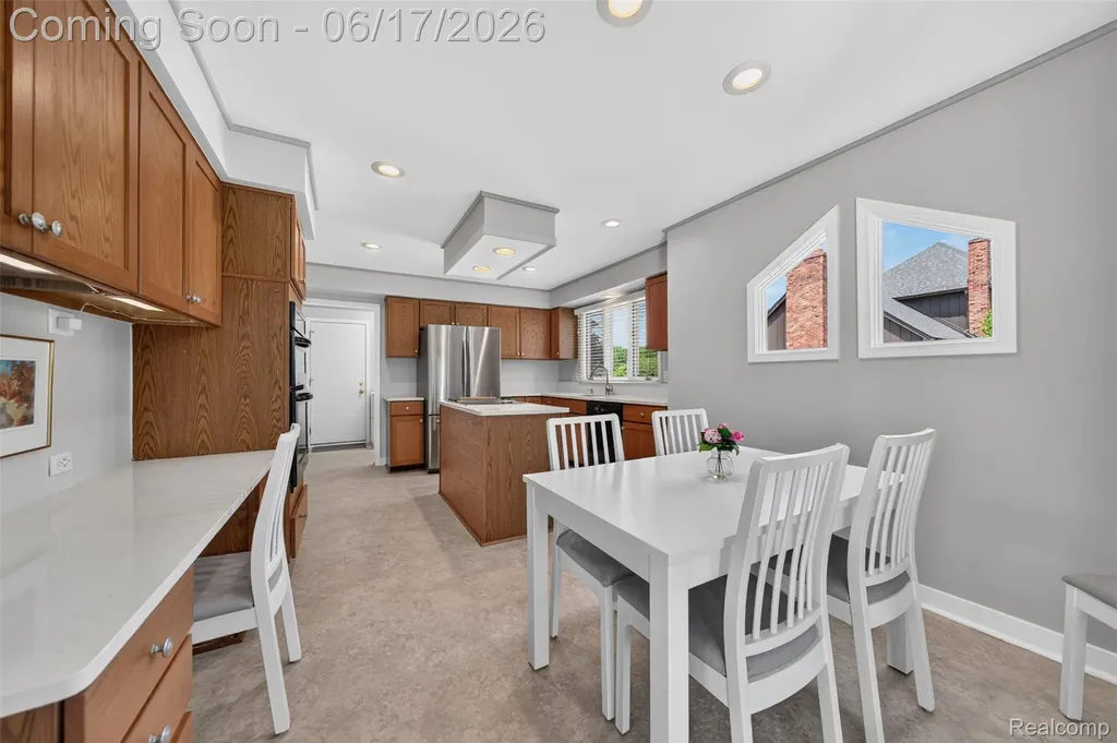 1236 Chaffer Drive Rochester Hills City MI 48306