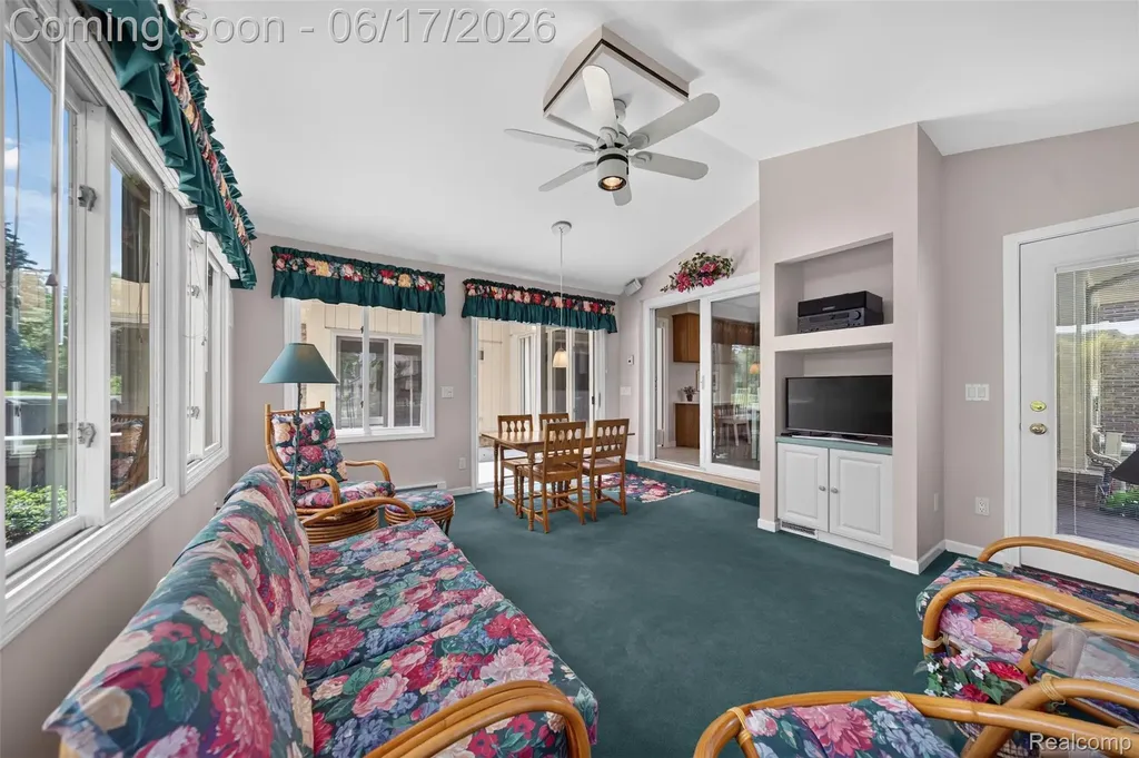 1236 Chaffer Drive Rochester Hills City MI 48306