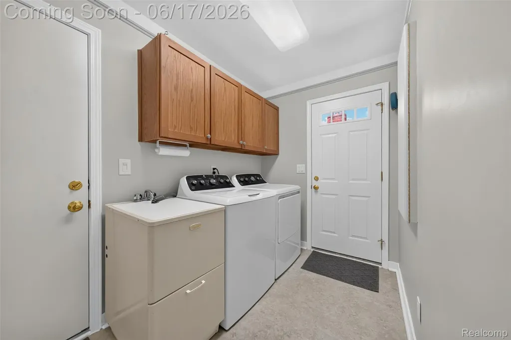 1236 Chaffer Drive Rochester Hills City MI 48306