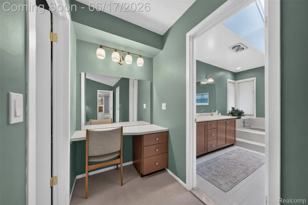 1236 Chaffer Drive Rochester Hills City MI 48306