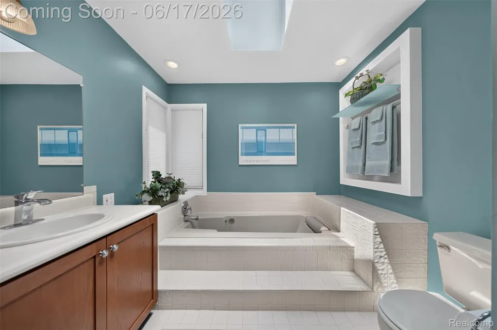 1236 Chaffer Drive Rochester Hills City MI 48306