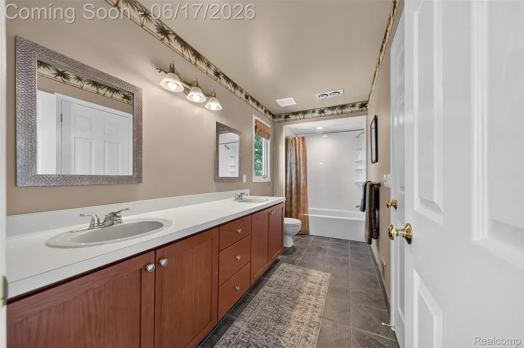 1236 Chaffer Drive Rochester Hills City MI 48306