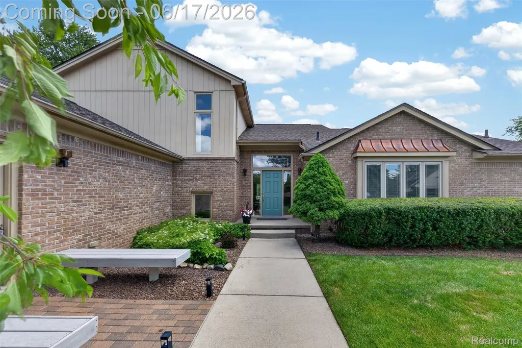 1236 Chaffer Drive Rochester Hills City MI 48306