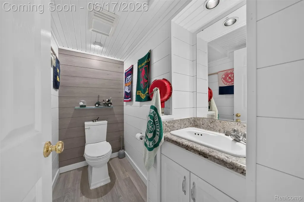 1236 Chaffer Drive Rochester Hills City MI 48306