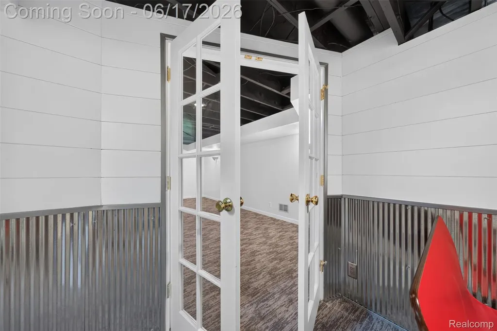 1236 Chaffer Drive Rochester Hills City MI 48306
