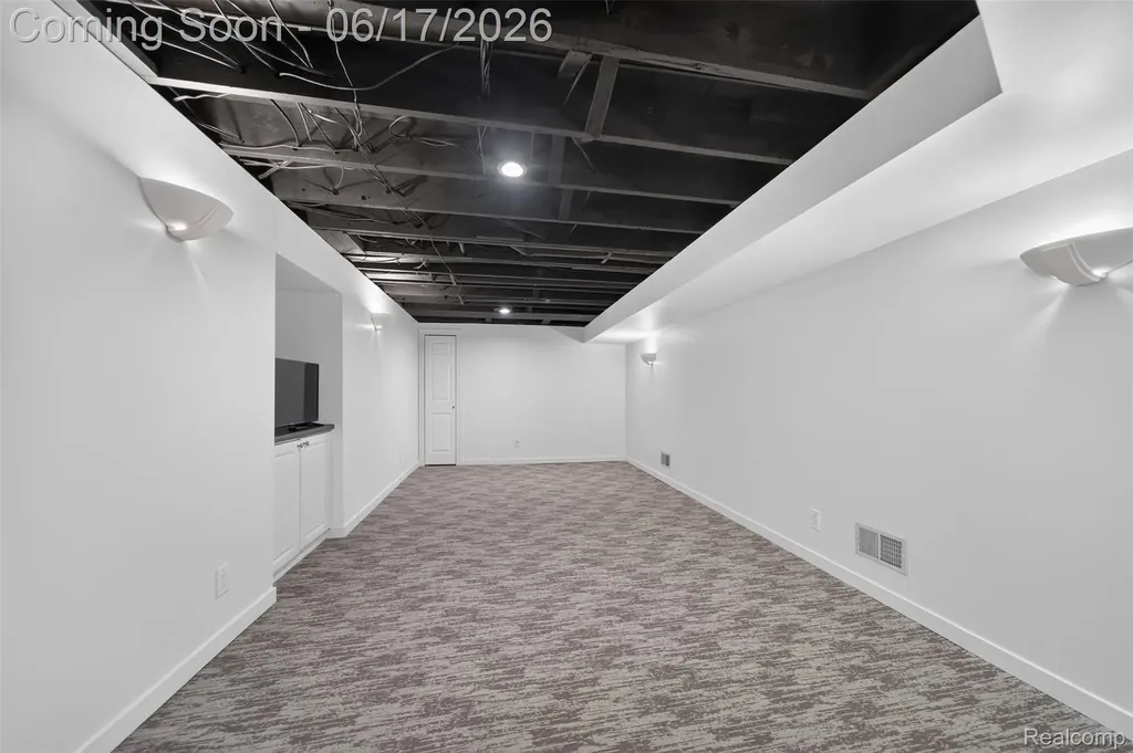 1236 Chaffer Drive Rochester Hills City MI 48306